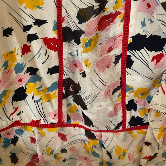 DVF! Beautiful silk floral style patterned blouse - Picture 5 of 6